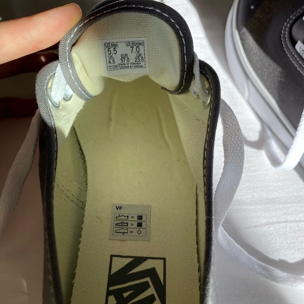 Vans - Picture 2 of 5